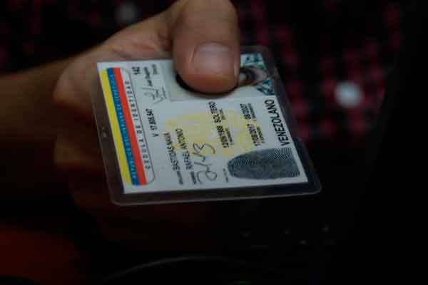 cedula venezolanos vencida Perú migraciones