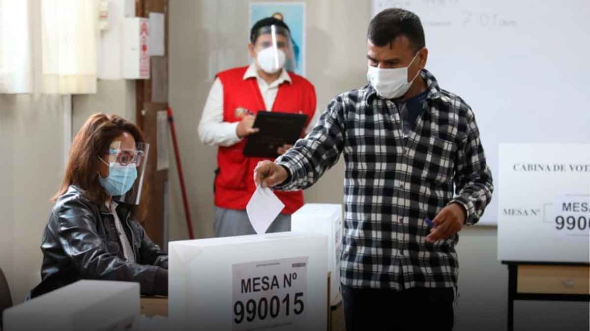 Más de 130 venezolanos votarán hoy en elecciones municipales de Perú