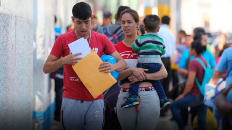 Migraciones traslada todos los servicios para venezolanos a sede de Carabaya