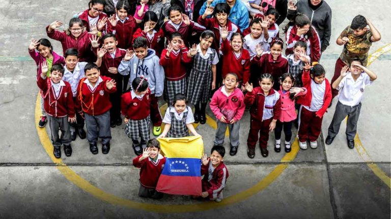 Conoce cómo encontrar cupo para tu niño venezolano en una escuela o colegio en Perú