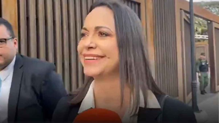 María Corina Machado asistió sorpresivamente al Tribunal Supremo de Justicia