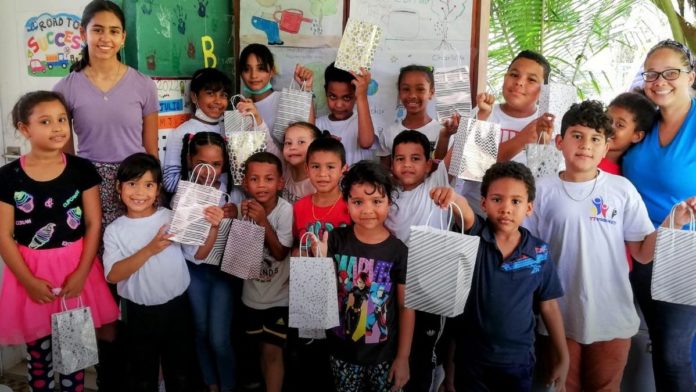 Niños venezolanos Trinidad Tobago escuelas