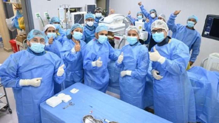 medicos peruanos operan a adolescente venezolano y hacen historia